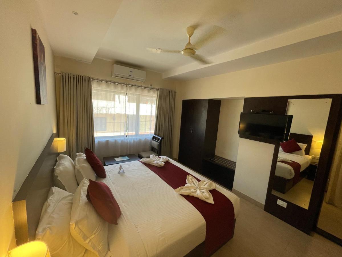 Hotel Yamuna Adur Zewnętrze zdjęcie