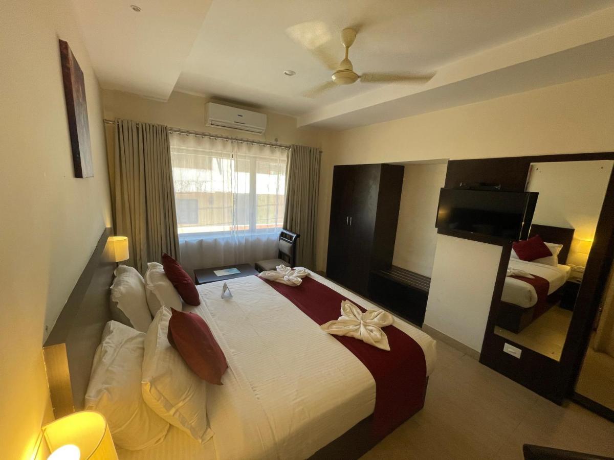 Hotel Yamuna Adur Zewnętrze zdjęcie